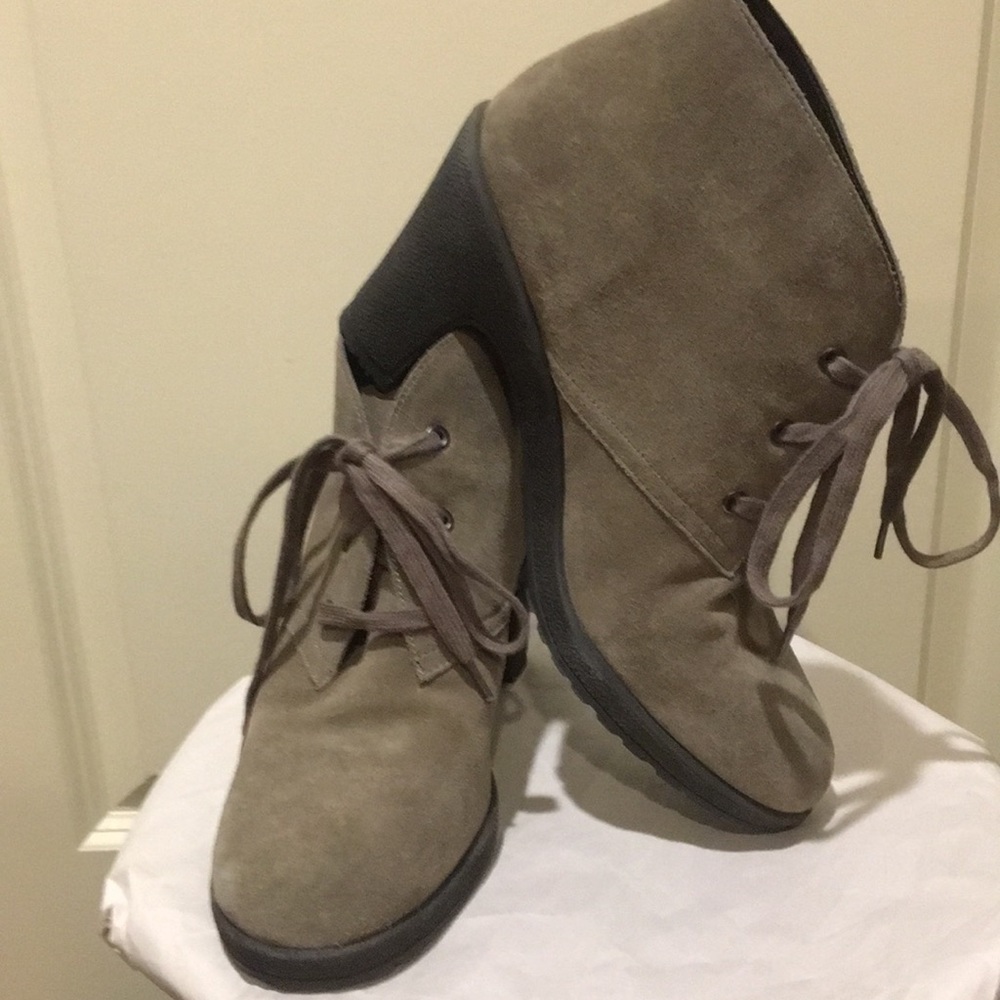 Like New! Aerosoles SUEDE LACE UP “Ruffalo Wing”ANKLE heel 3.5”BOOTS size 9.5